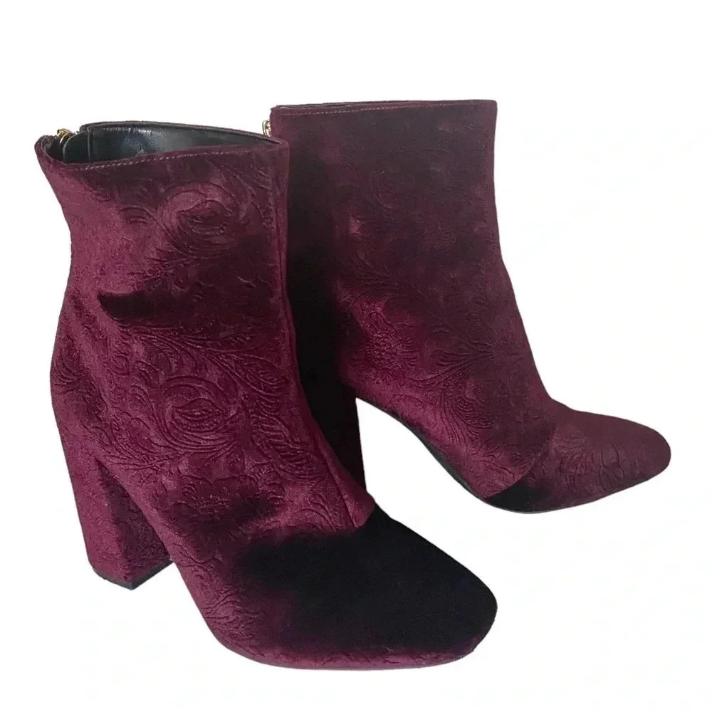 JESSICA SIMPSON Women’s Y2K Aninada Embossed Merlot Velvet Ankle Booties 6.5
